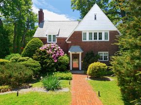 10 Crescent Road, Port Washington NY 11050