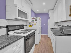 5850 246th Crescent C7, Douglaston NY 11362