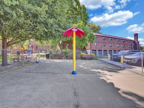 5850 246th Crescent C7, Douglaston NY 11362