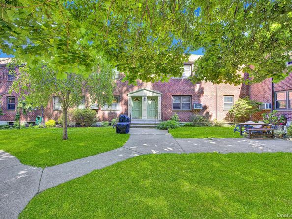 5850 246th Crescent C7, Douglaston NY 11362