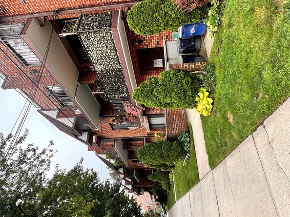 71-34 163rd Street 3, Fresh Meadows NY 11365