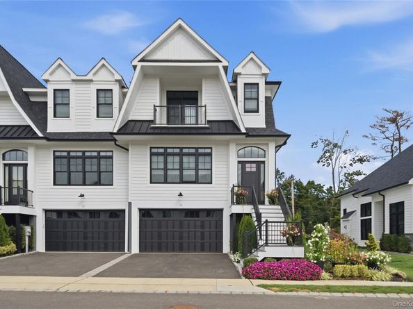 10 Three Ponds Lane W, Woodbury NY 11797