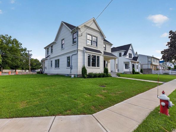 131 Searingtown Road, Albertson NY 11507
