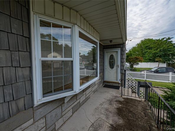 5 Floyd Street, North Babylon NY 11703