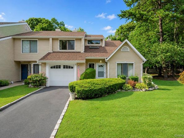 12 Hidden Pines Way, Bohemia NY 11716