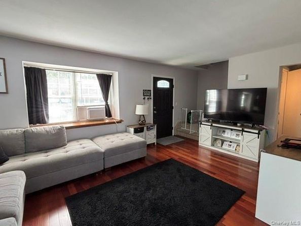 12 Federal Lane, Coram NY 11727