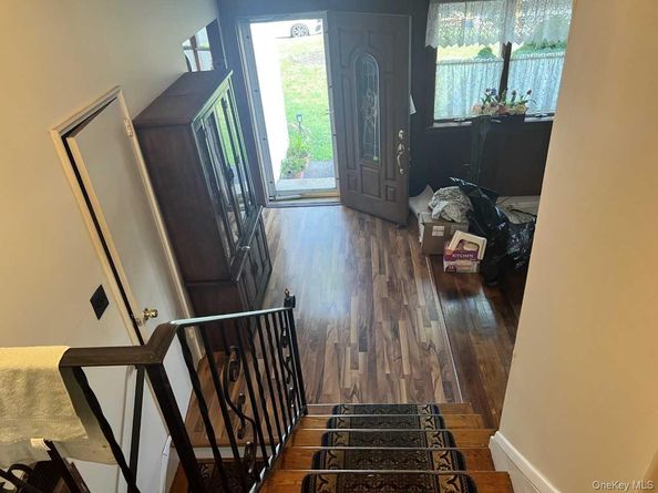 1556 N Gardiner Drive, Bay Shore NY 11706