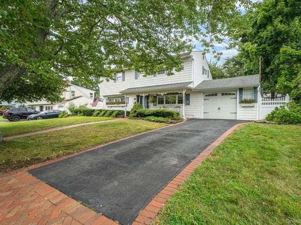 69 Pilcher Street, Babylon NY 11702