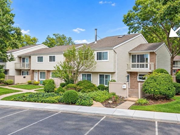 204 Springmeadow Drive M, Holbrook NY 11741