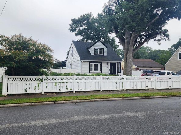5 Konig Court, Roosevelt NY 11575