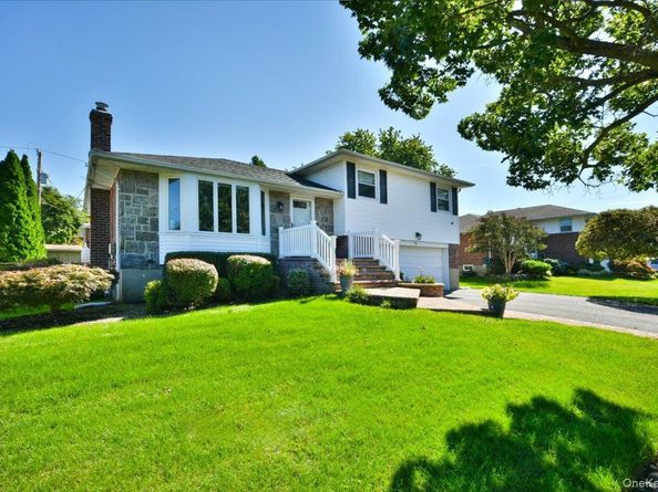 70 Glenwood Road, Plainview NY 11803
