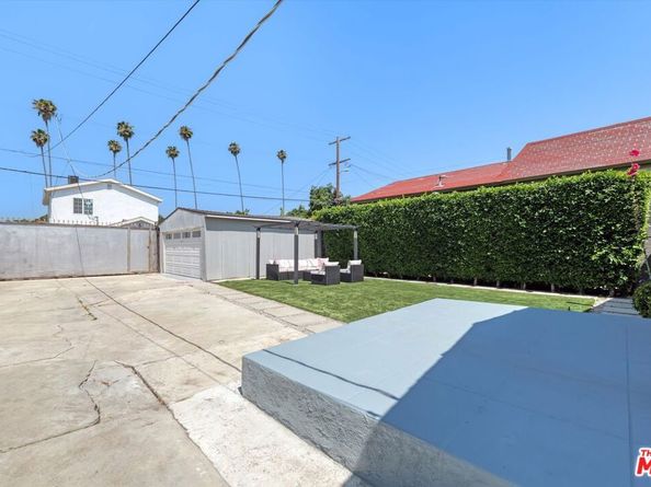 3447 9th Avenue, Los Angeles CA 90018