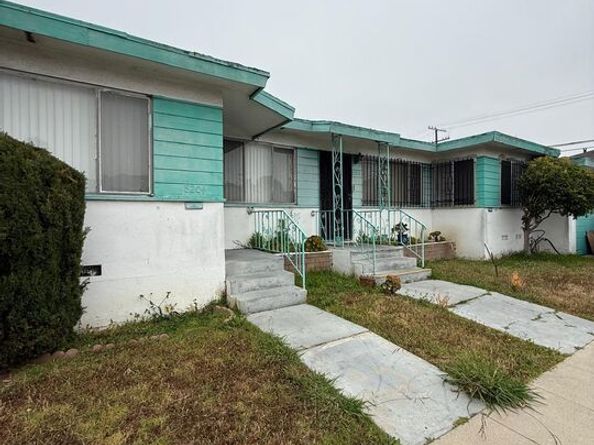 8204 S Harvard Boulevard, Los Angeles CA 90047