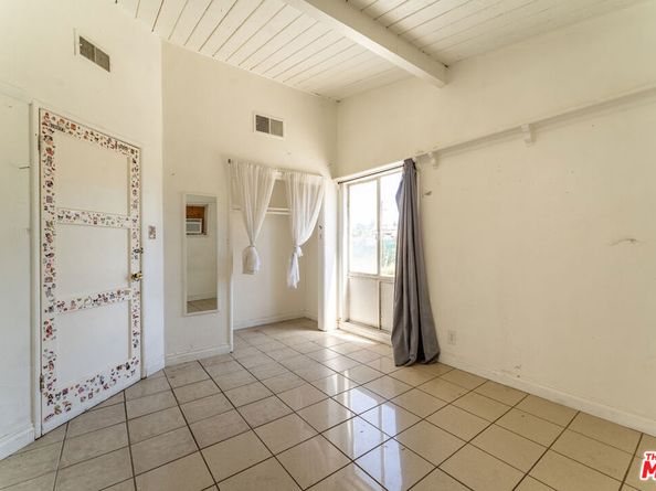 9870 Woodale Avenue, Arleta CA 91331