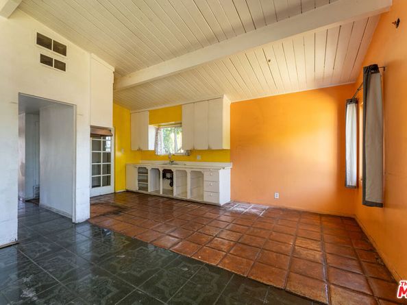 9870 Woodale Avenue, Arleta CA 91331