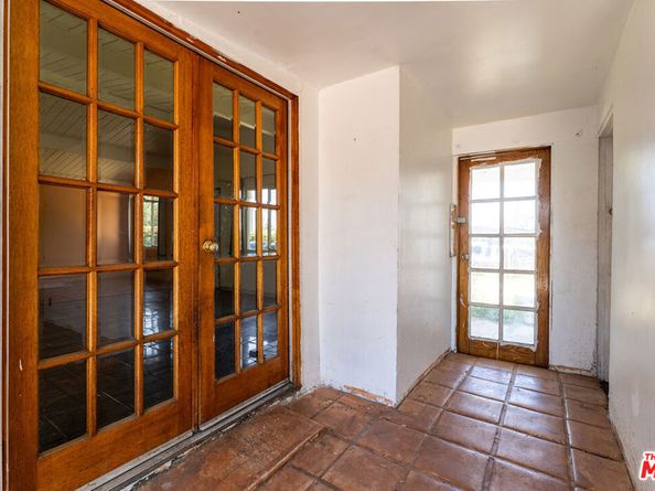 9870 Woodale Avenue, Arleta CA 91331