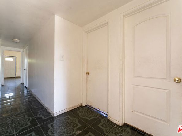 9870 Woodale Avenue, Arleta CA 91331