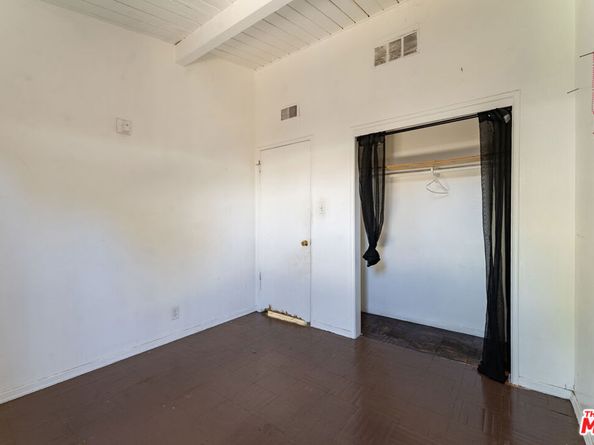 9870 Woodale Avenue, Arleta CA 91331