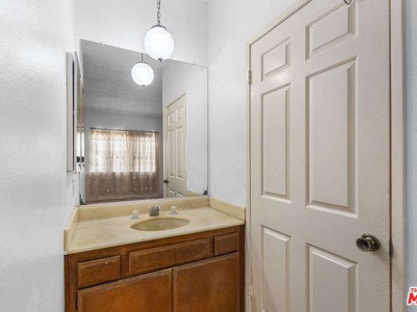 424 S Westmoreland Avenue 210, Los Angeles CA 90020