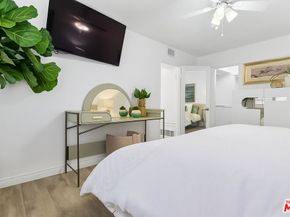 28 5th Place, Long Beach CA 90802