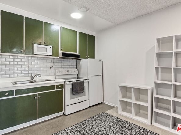 18307 Burbank Boulevard 336, Tarzana CA 91356