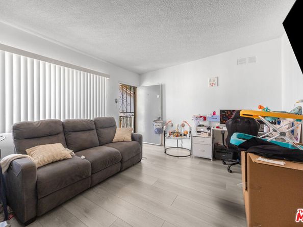 1207 S Catalina Street, Los Angeles CA 90006