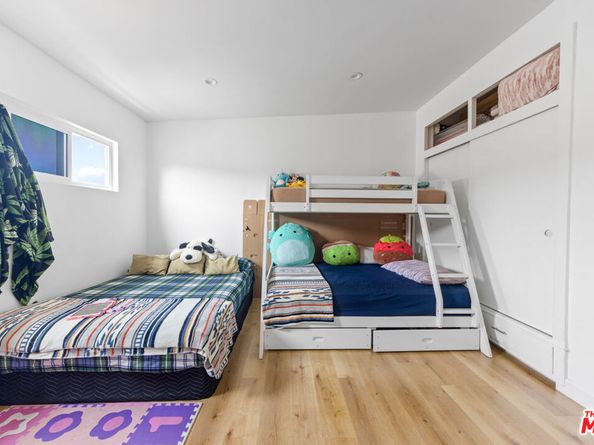 1207 S Catalina Street, Los Angeles CA 90006