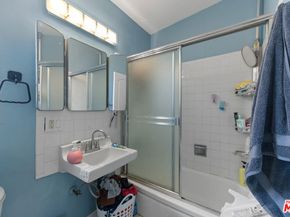 1207 S Catalina Street, Los Angeles CA 90006