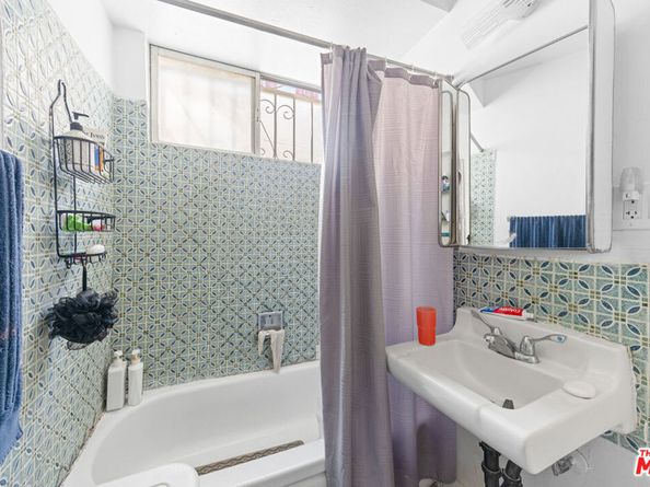 1207 S Catalina Street, Los Angeles CA 90006