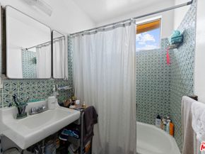 1207 S Catalina Street, Los Angeles CA 90006