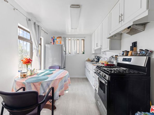 1207 S Catalina Street, Los Angeles CA 90006