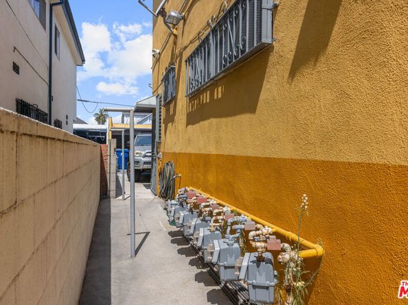 1207 S Catalina Street, Los Angeles CA 90006