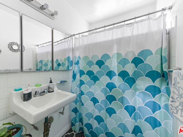 1207 S Catalina Street, Los Angeles CA 90006