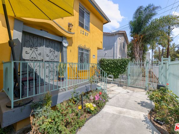 1207 S Catalina Street, Los Angeles CA 90006