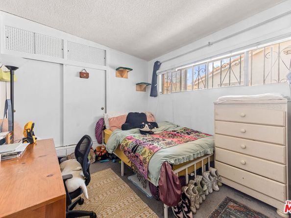 1207 S Catalina Street, Los Angeles CA 90006