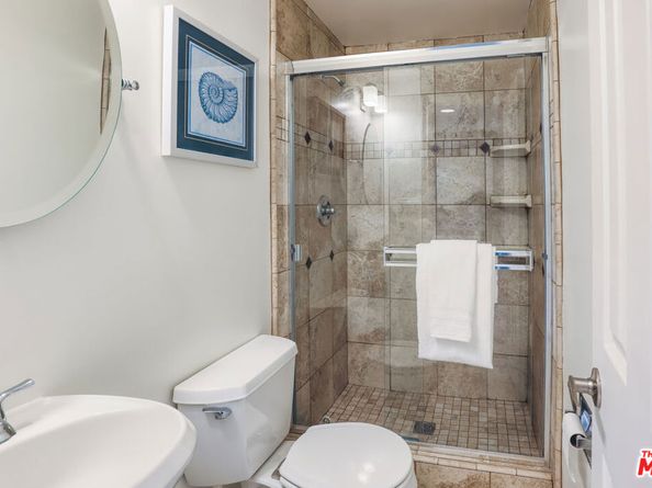 6700 Hillpark Drive 204, Los Angeles CA 90068