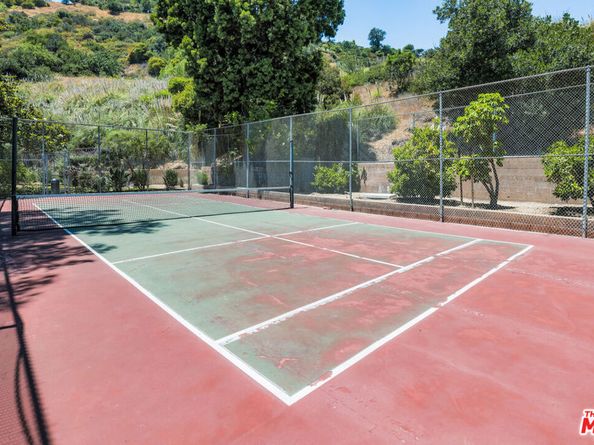 6700 Hillpark Drive 204, Los Angeles CA 90068