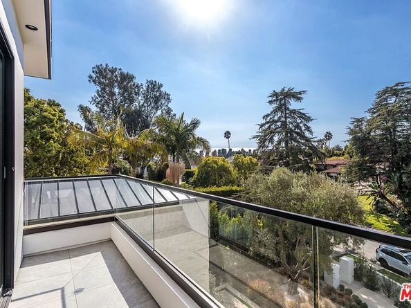 324 S Medio Drive, Los Angeles CA 90049