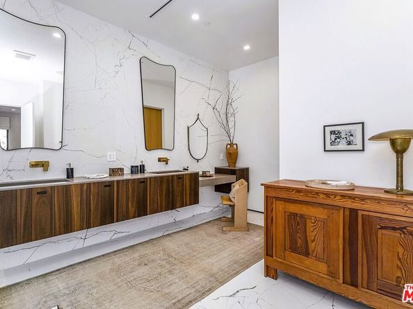 324 S Medio Drive, Los Angeles CA 90049