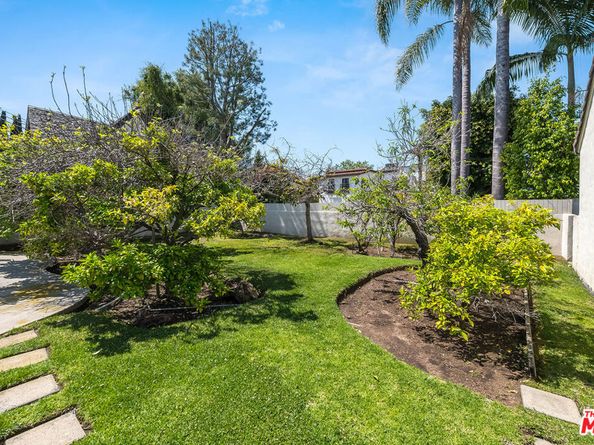 157 N Las Palmas Avenue, Los Angeles CA 90004