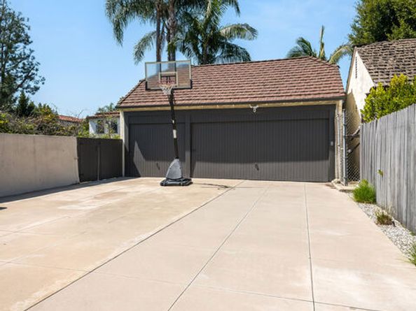 157 N Las Palmas Avenue, Los Angeles CA 90004