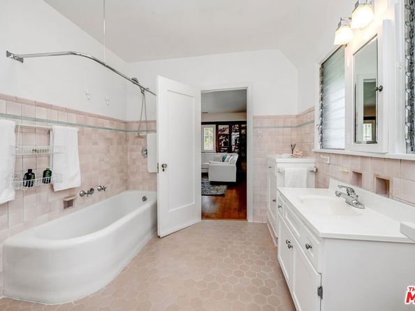 157 N Las Palmas Avenue, Los Angeles CA 90004