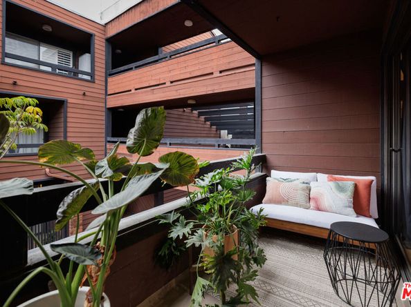 4425 Whitsett Avenue 210, Studio City CA 91604