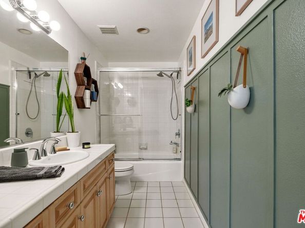 4400 Cartwright Avenue 102, North Hollywood CA 91602