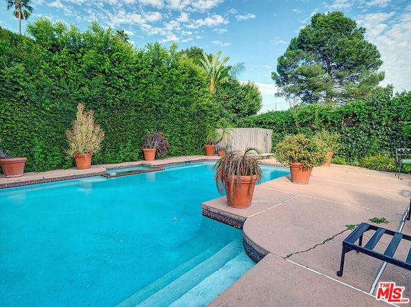 322 N June Street, Los Angeles CA 90004