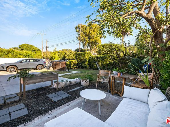 1591 Yosemite Drive, Los Angeles CA 90041