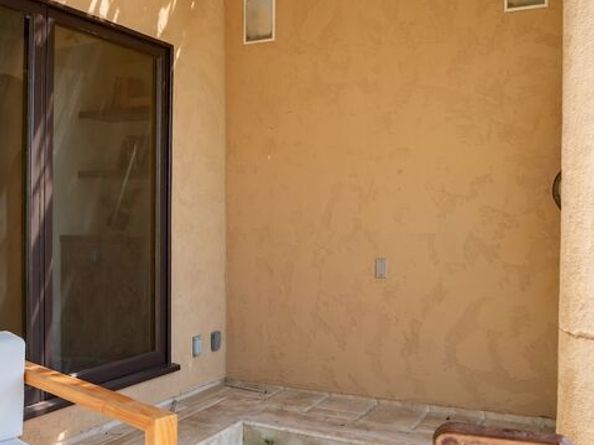 6930 Oporto Drive, Los Angeles CA 90068