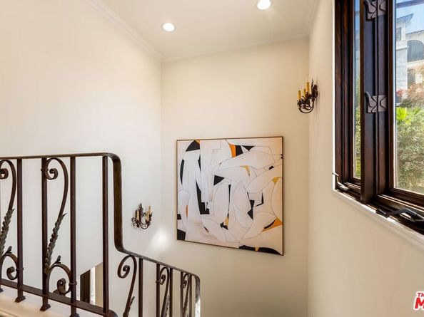 6930 Oporto Drive, Los Angeles CA 90068