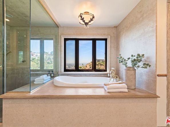 6930 Oporto Drive, Los Angeles CA 90068