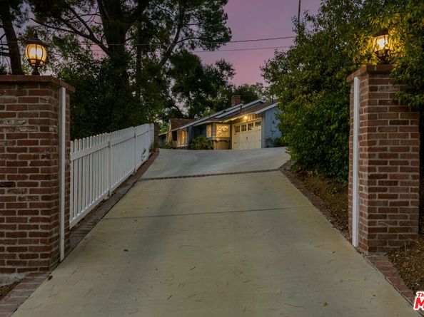 3856 Hayvenhurst Avenue, Encino CA 91436